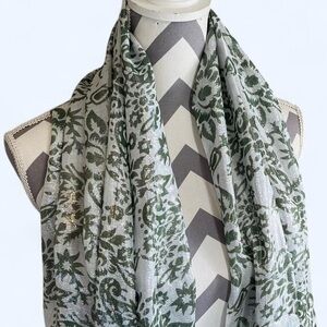 NWT! Limited Editions Boutique Green Floral Pattern Silver Tinsel Shimmer Scarf
